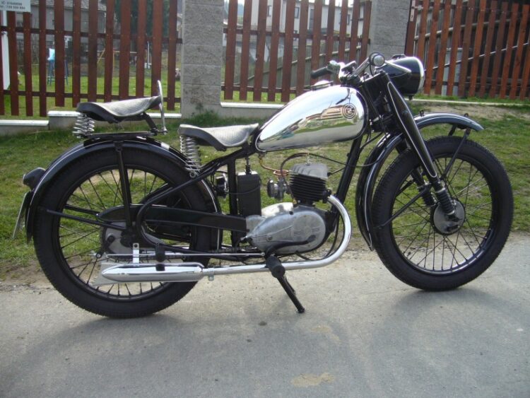 ČZ 125 T [7]