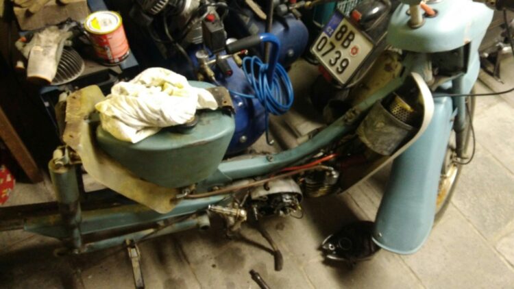 Jawa 50 typ 20 z roku 1978 – Rozebírání 1