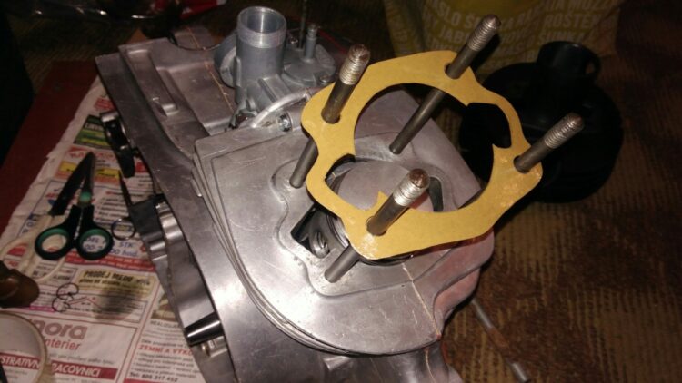 ČZ 125 typ 453 z roku 1961 - Skládání motoru 1