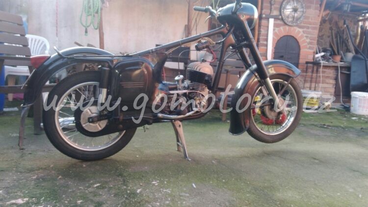 ČZ 125 typ 453 z roku 1961 - Skládání rámu 1