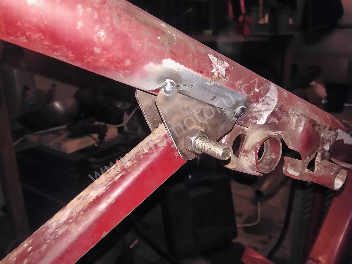 ČZ 175 typ 470 z roku 1968 - Práce na rámu 1 ČZ 175 typ 470 z roku 1968 - Práce na rámu 1