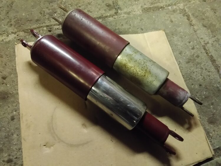 ČZ 175 typ 470 z roku 1968 – Repas zadních tlumičů 13