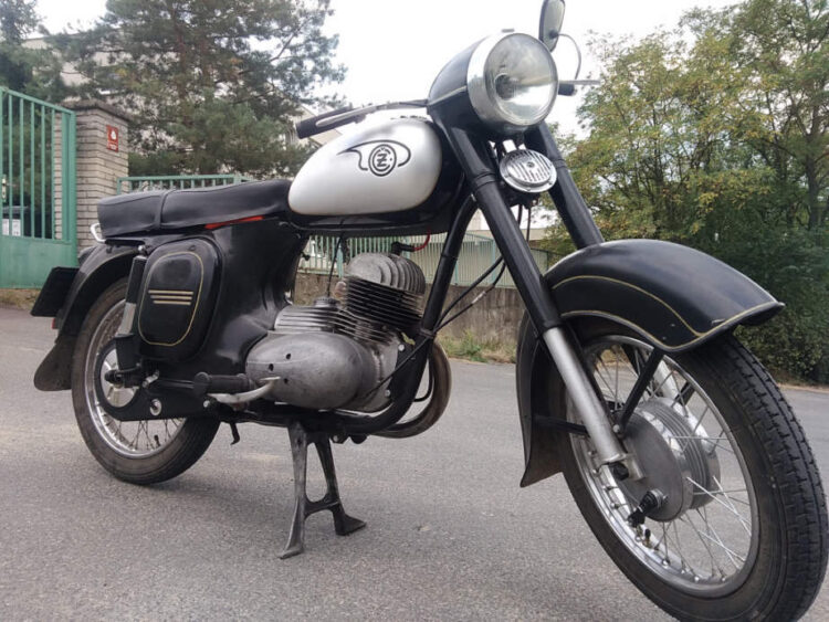 ČZ 125 typ 453 z roku 1961 – Srpnová projížďka [3]