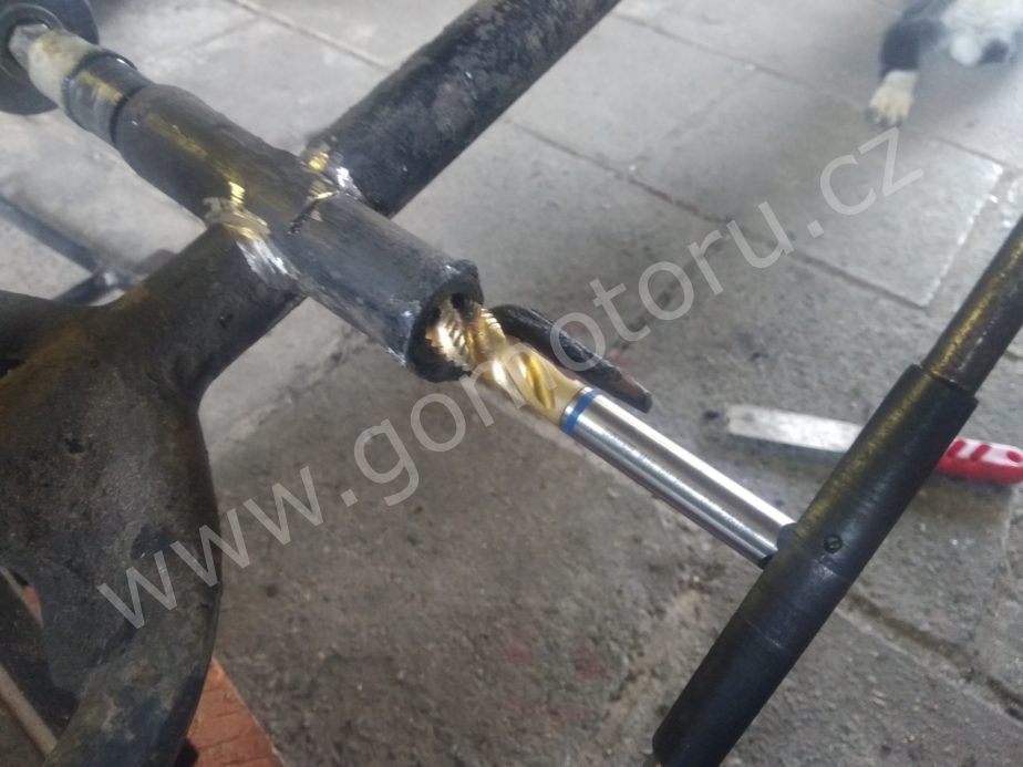 ČZ 125 T z roku 1948 - Práce na rámu 56 ČZ 125 T z roku 1948