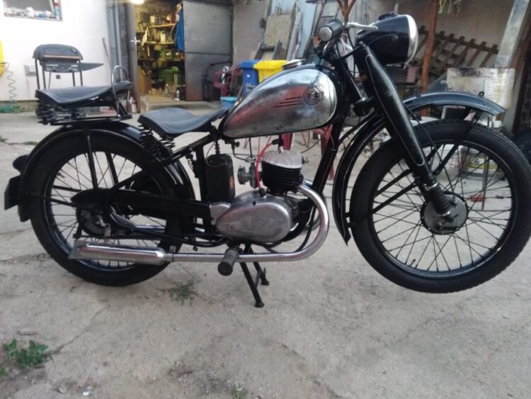 ČZ 125 T z roku 1948 – Hotovo 9