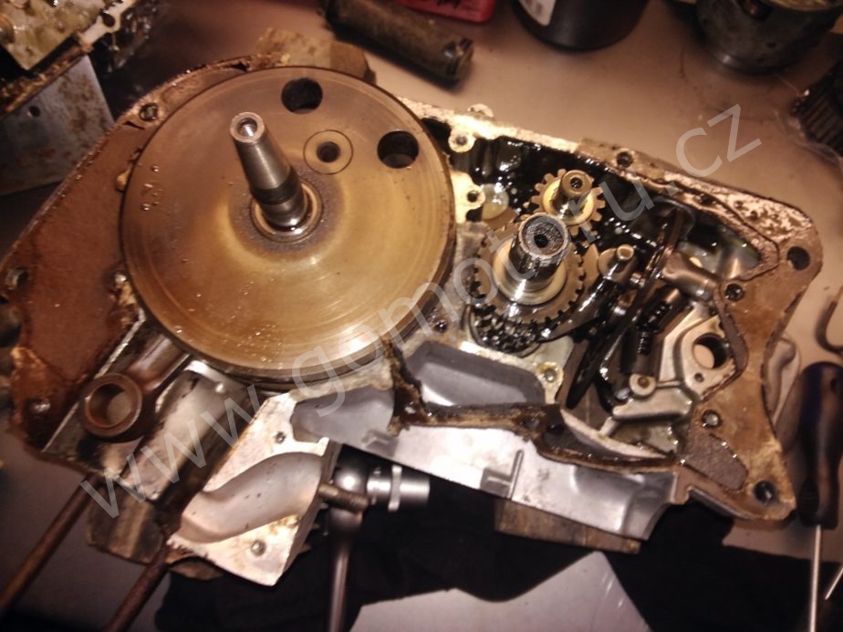 ČZ 175 typ 470 z roku 1968 - Půlení motoru 1 ČZ 175 typ 470 z roku 1968