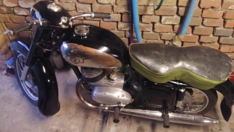 ČZ 125 typ 453 z roku 1961 – Kryt řetězu 21