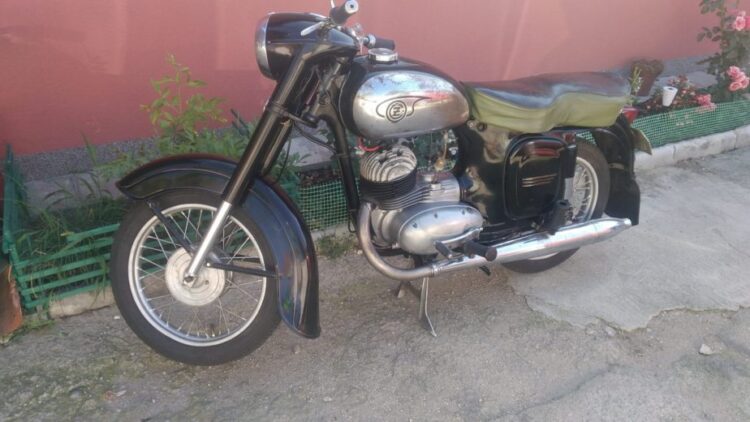 ČZ 125 typ 453 z roku 1961 – Kryt řetězu 22