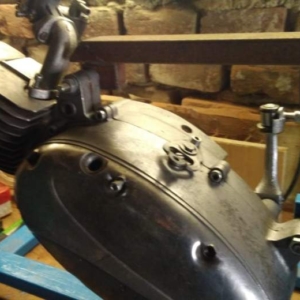 Otočný držák na opravy motorů - motor pionýr 90 Otočný držák na opravy motorů - motor pionýr 90