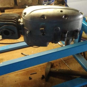 Otočný držák na opravy motorů - motor pionýr 88 Otočný držák na opravy motorů - motor pionýr 88