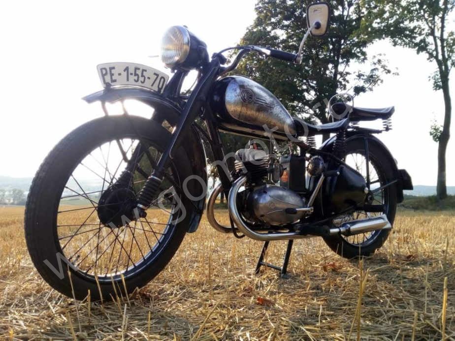 ČZ 125 T z roku 1948 - Druhá projížďka 146 ČZ 125 T z roku 1948 - Druhá projížďka 38