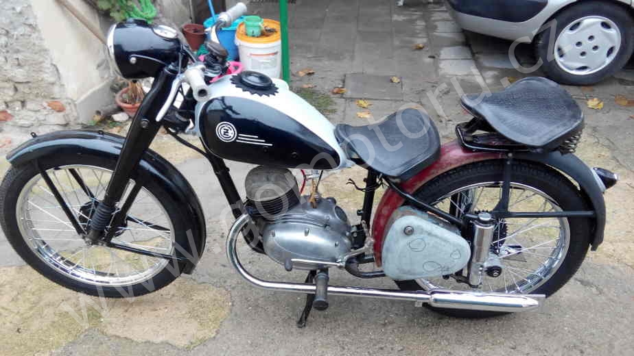 ČZ 150 C z roku 1951 - Spasováno 42 ČZ 150 C z roku 1951 - Spasováno 42