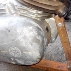 Otočný držák na opravy motorů - malá kývačka 15 Otočný držák na opravy motorů - malá kývačka 15