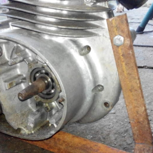 Otočný držák na opravy motorů - malá kývačka 23 Otočný držák na opravy motorů - malá kývačka 23