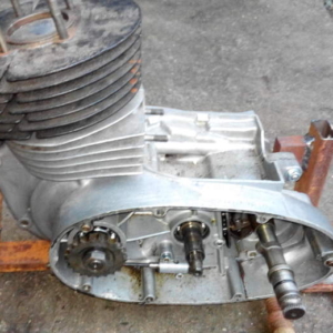 Otočný držák na opravy motorů - malá kývačka 28 Otočný držák na opravy motorů - malá kývačka 28