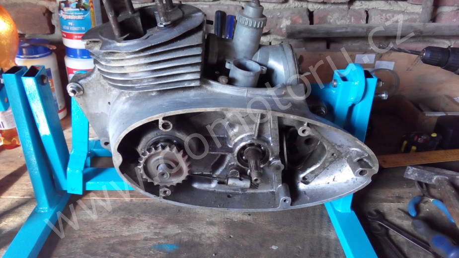 Otočný držák na opravy motorů 1 Otočný držák na opravy motorů 1