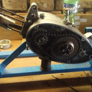 Otočný držák na opravy motorů - motor pionýr 84 Otočný držák na opravy motorů - motor pionýr 84