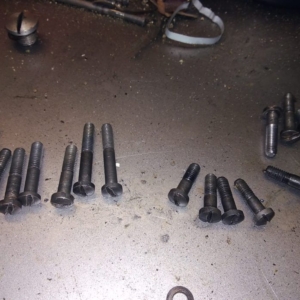 ČZ 125 T z roku 1948 - Oprava původních šroubů motoru 79 ČZ 125 T z roku 1948