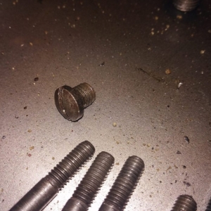 ČZ 125 T z roku 1948 - Oprava původních šroubů motoru 80 ČZ 125 T z roku 1948