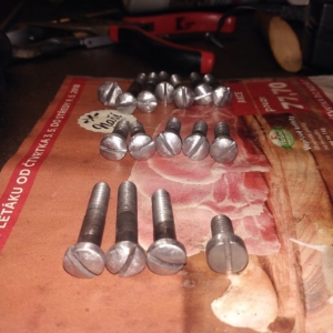 ČZ 125 T z roku 1948 - Oprava původních šroubů motoru 96 ČZ 125 T z roku 1948