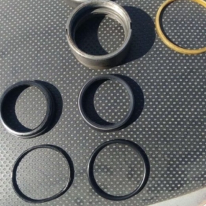 ČZ 175 typ 477 z roku 1970 - Výměna gufer matic přední vidlice 384 ČZ 175 typ 477 z roku 1970