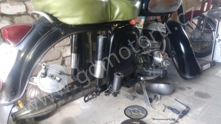 ČZ 125 typ 453 z roku 1961 - Kryt řetězu 12 ČZ 125 typ 453 z roku 1961