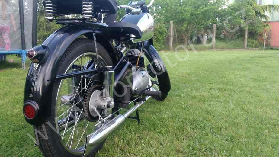 ČZ 150 C z roku 1951 - Rok po dokončené renovaci 147 ČZ 150 C z roku 1951 - Rok po dokončené renovaci 147