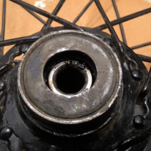 ČZ 125 T z roku 1948 - Výměna ložisek v zadním kole 148 ČZ 125 T z roku 1948 - Výměna ložisek v zadním kole 40