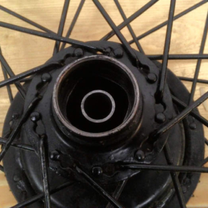 ČZ 125 T z roku 1948 - Výměna ložisek v zadním kole 156 ČZ 125 T z roku 1948 - Výměna ložisek v zadním kole 48