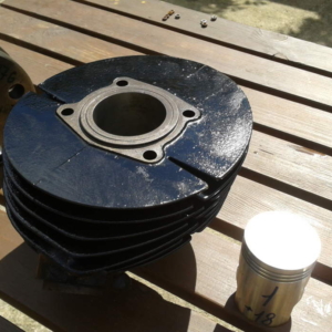 ČZ 125 typ 453 z roku 1961 - Válec po výbrusu a klika po repasi 4 ČZ 125 typ 453 z roku 1961 - Válec po výbrusu a klika po repasi 4