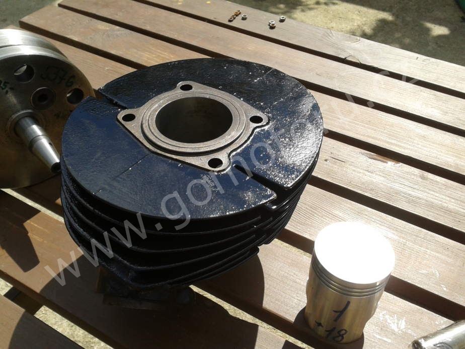 ČZ 125 typ 453 z roku 1961 - Válec po výbrusu a klika po repasi 1 ČZ 125 typ 453 z roku 1961 - Válec po výbrusu a klika po repasi 1