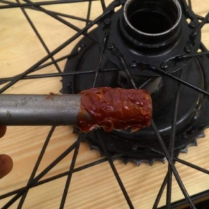 ČZ 125 T z roku 1948 - Výměna ložisek v zadním kole 155 ČZ 125 T z roku 1948 - Výměna ložisek v zadním kole 47