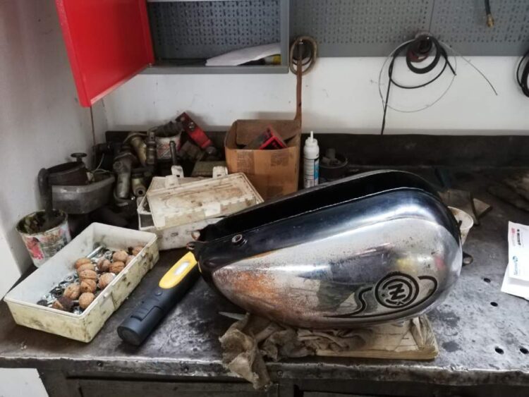 ČZ 125 typ 453 z roku 1961 – Oprava nádrže 3