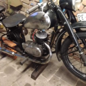 ČZ 125 T z roku 1948 - Rozplétání kol 3 ČZ 125 T z roku 1948 - Rozplétání kol 3