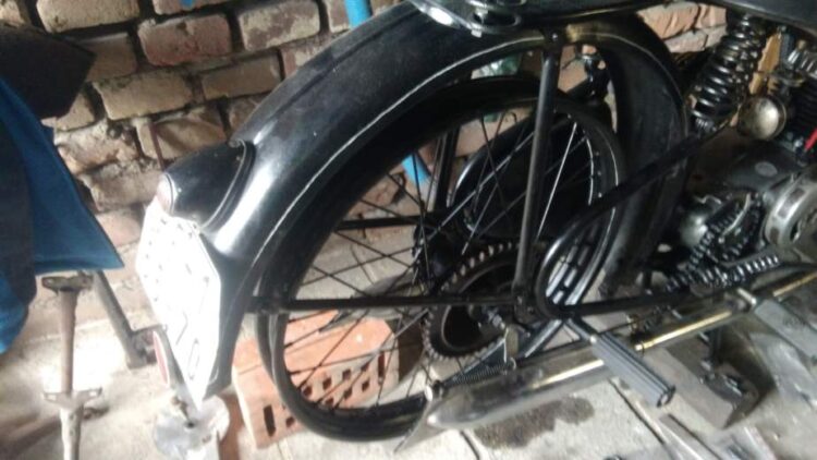 ČZ 125 T z roku 1948 – Rozplétání kol 10