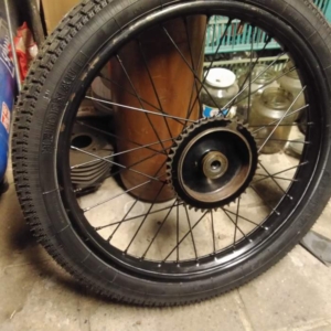 ČZ 125 T z roku 1948 - Vycentrováno 25 ČZ 125 T z roku 1948 - Vycentrováno 25