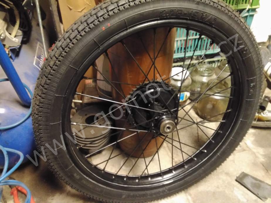 ČZ 125 T z roku 1948 - Výměna středu zadního kola 160 ČZ 125 T z roku 1948 - Výměna středu zadního kola 52