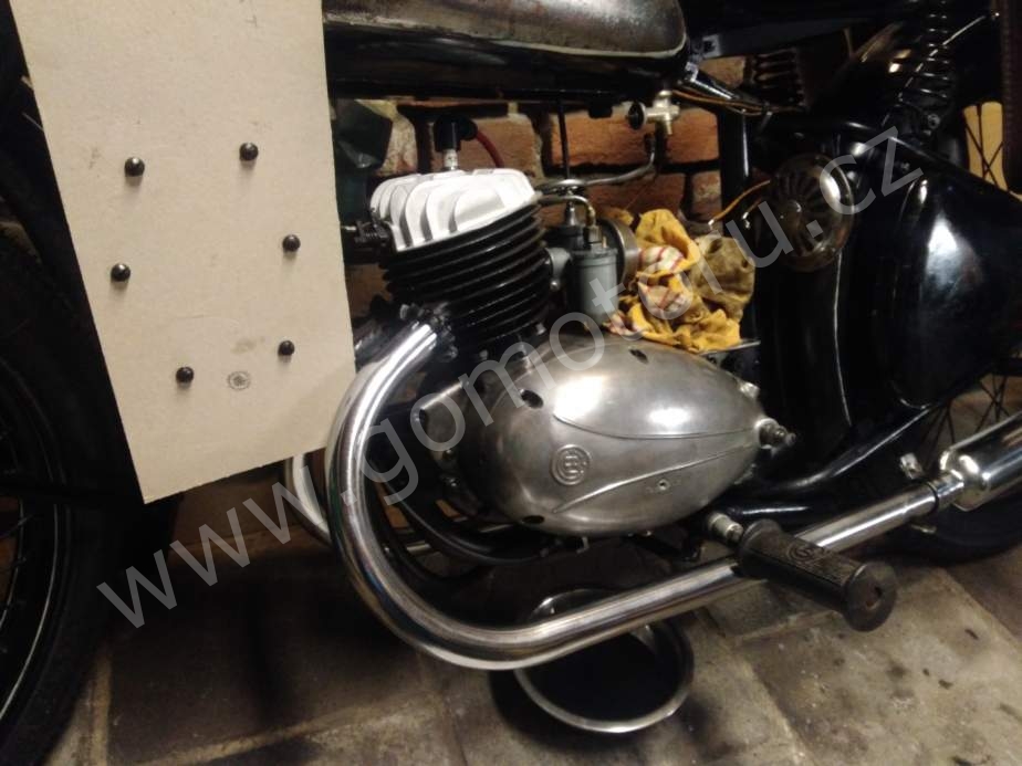 ČZ 125 T z roku 1948 - Rozebírání spojky 2 ČZ 125 T z roku 1948 - Rozebírání spojky 2