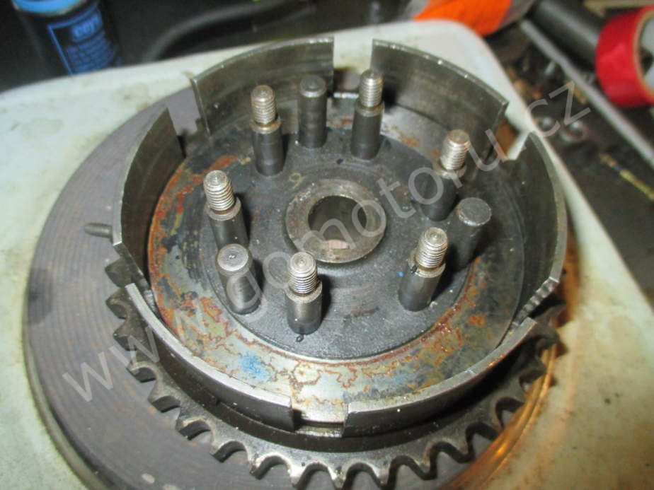 ČZ 125 T z roku 1948 - Spojkový koš 17 ČZ 125 T z roku 1948 - Spojkový koš 17