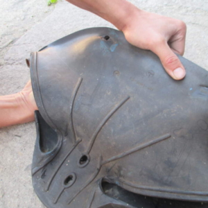 ČZ 150 C z roku 1951 - Výměna gumového potahu sedla 77 ČZ 150 C z roku 1951 - Výměna gumového potahu sedla 77