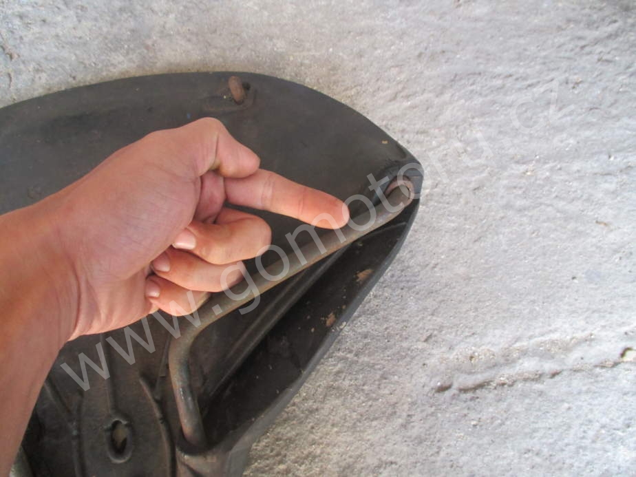 ČZ 150 C z roku 1951 - Výměna gumového potahu sedla 60 ČZ 150 C z roku 1951 - Výměna gumového potahu sedla 60