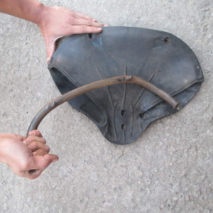 ČZ 150 C z roku 1951 - Výměna gumového potahu sedla 80 ČZ 150 C z roku 1951 - Výměna gumového potahu sedla 80