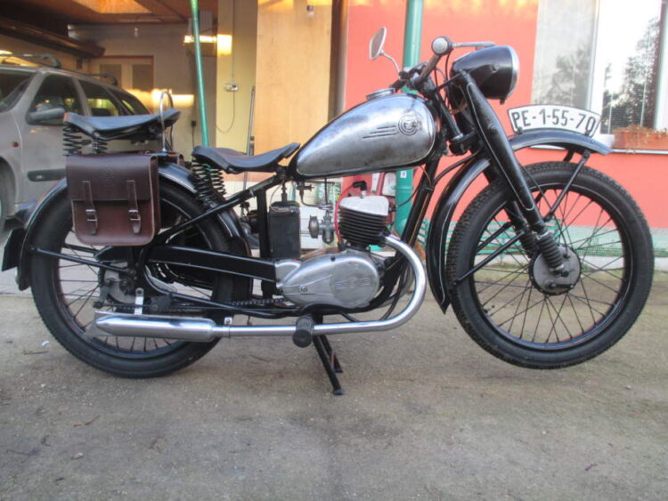 ČZ 125 T z roku 1948 – Kožené brašny 3