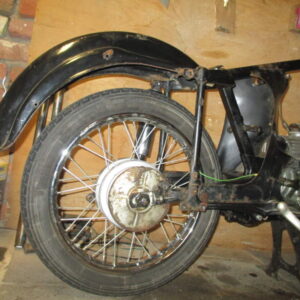 ČZ 125 typ 453 z roku 1961 – Zadní blatník a podsedlové plechy [3]