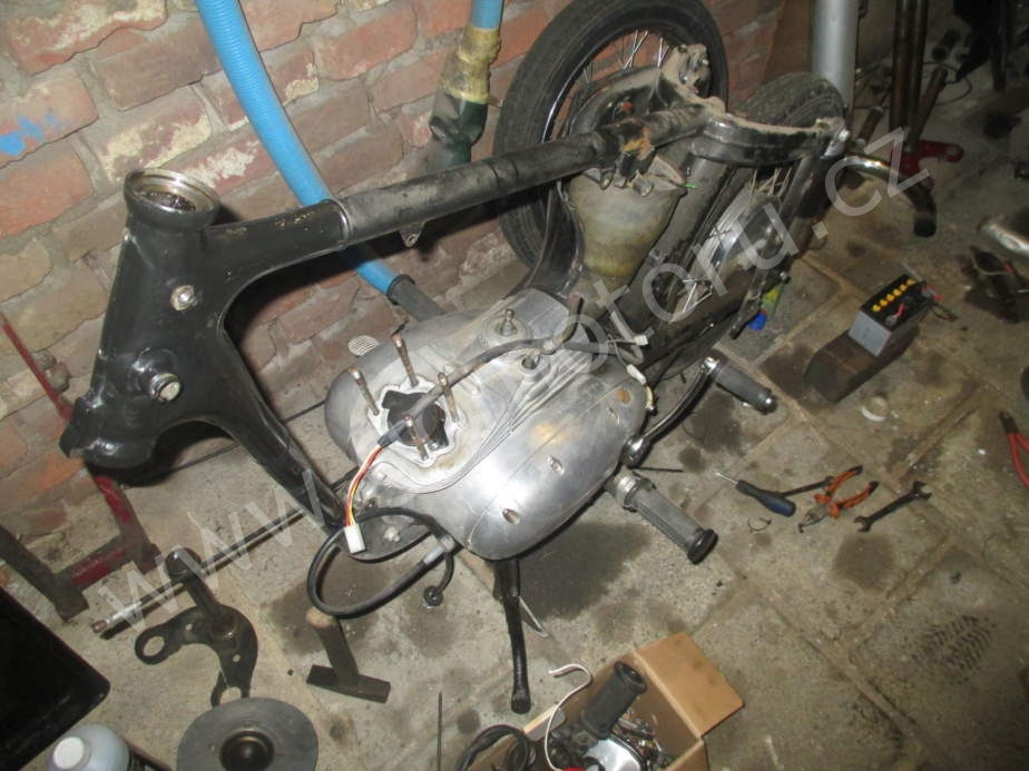 ČZ 125 typ 453 z roku 1961 - Pokračování v rozebírání 2 ČZ 125 typ 453 z roku 1961 - Pokračování v rozebírání 2