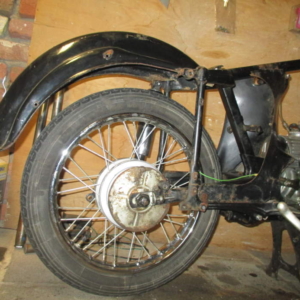 ČZ 125 typ 453 z roku 1961 - Zadní blatník a podsedlové plechy 21 ČZ 125 typ 453 z roku 1961 - Zadní blatník a podsedlové plechy 21