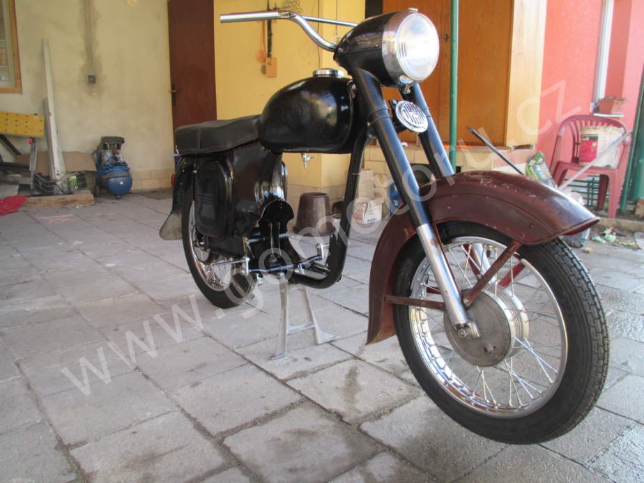 ČZ 250 typ 455 z roku 1961 - Spasování rámu 38 ČZ 250 typ 455 z roku 1961 - Spasování rámu 38