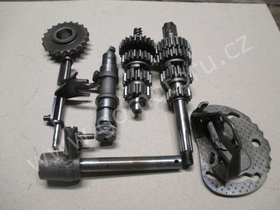 ČZ 250 typ 455 z roku 1961 - Převodovka 106 ČZ 250 typ 455 z roku 1961 - Převodovka 106