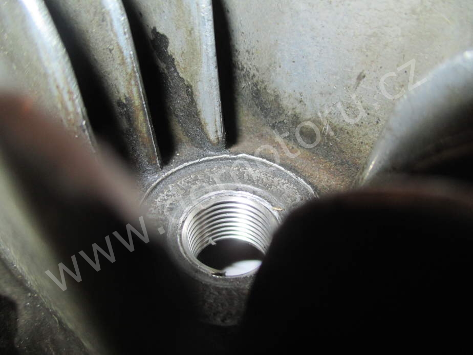 ČZ 125 typ 453 z roku 1961 - Oprava strženého závitu pro svíčku na hlavě motoru 171 ČZ 125 typ 453 z roku 1961 - Oprava strženého závitu pro svíčku na hlavě motoru 148