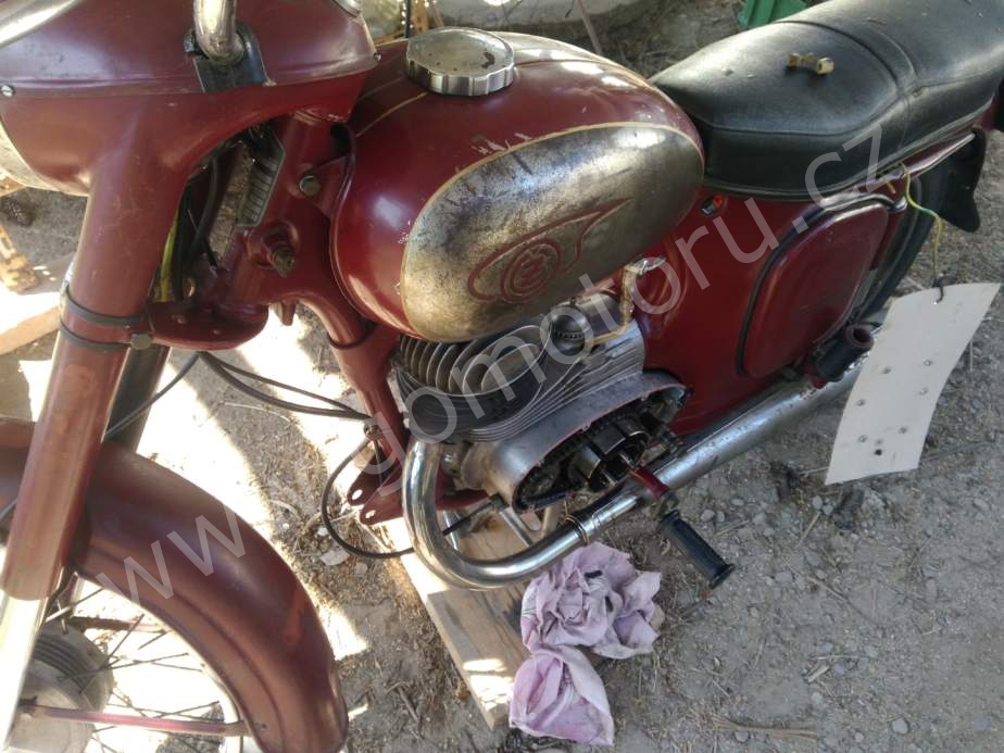 ČZ 175 typ 470 z roku 1968 - Oprava spojky 1 ČZ 175 typ 470 z roku 1968 - Oprava spojky 1